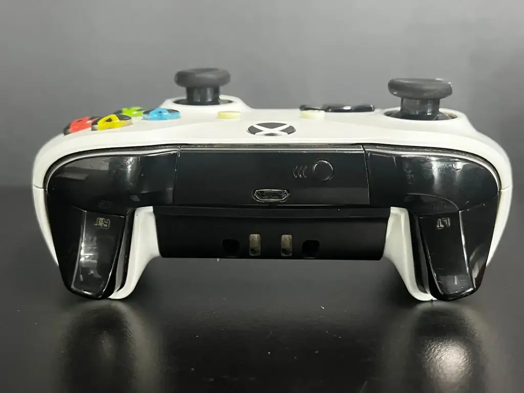 Xbox One 1708 Game Controller - View 2