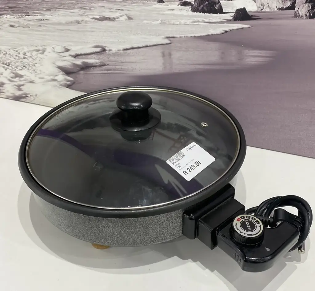 Logik Round Non-Stick Electric Frying Pan. - View 2
