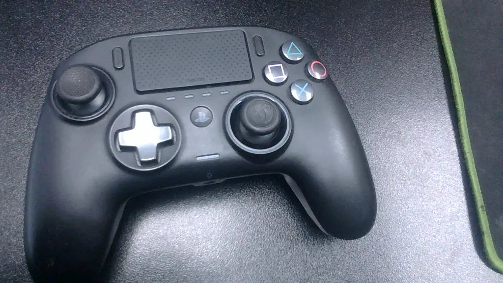 Nacon Revolution Pro 3 - View 2
