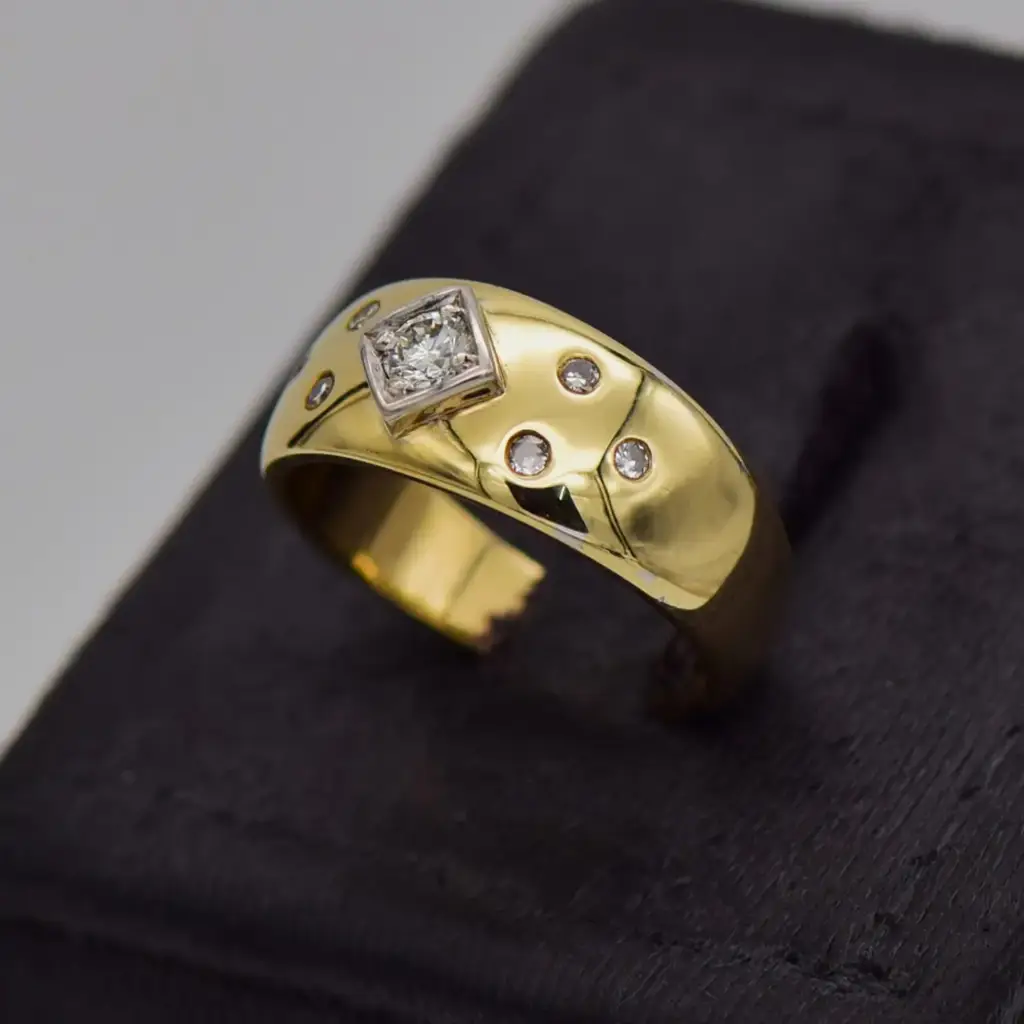 9ct Yellow Gold Dress Ring - View 3