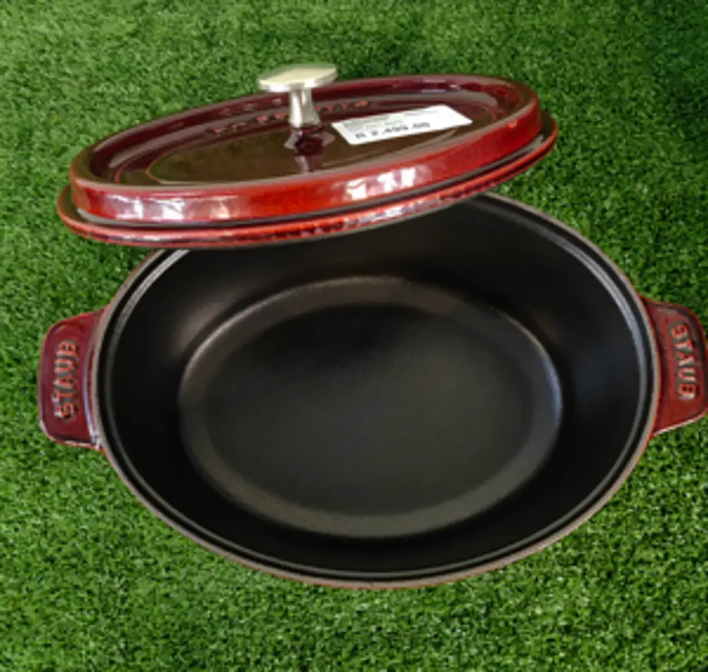 La Cocotte Staub 23 Pot - View 3
