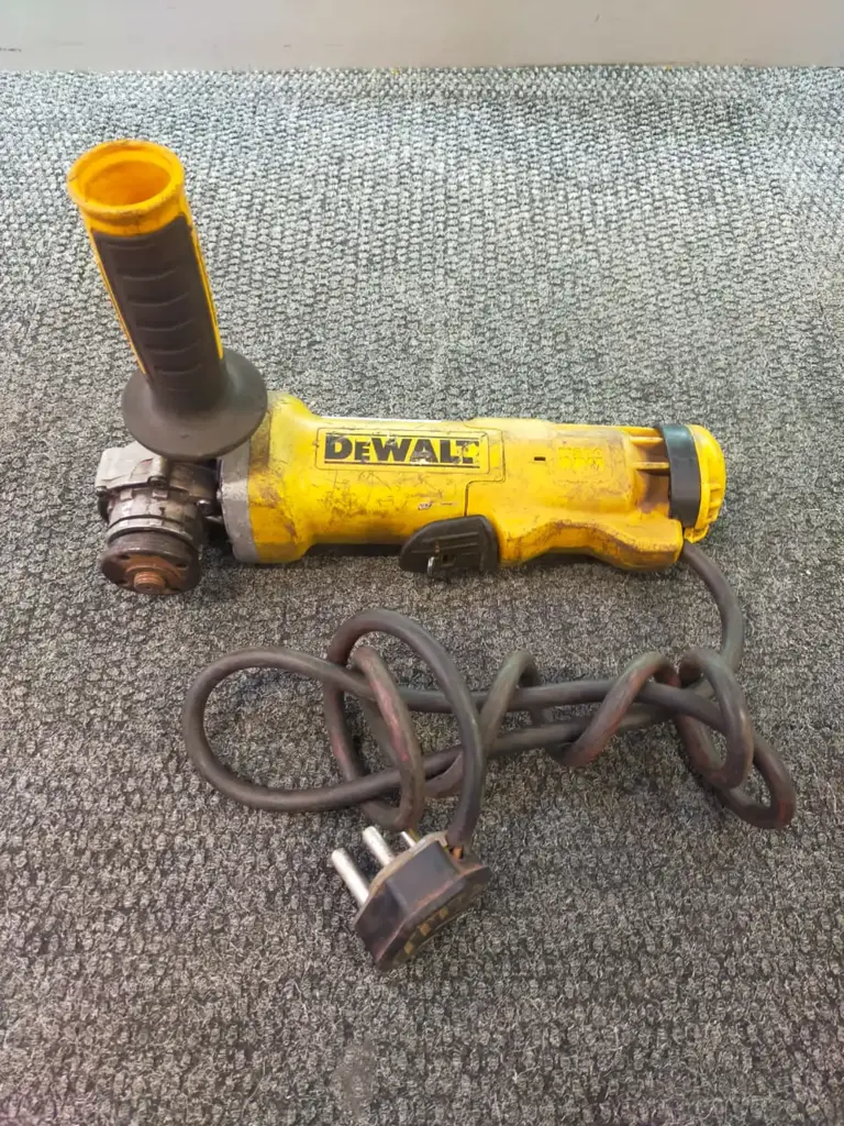Dewalt Angle Grinder 115Mm 1200W Deadman Switch| Dwe4212