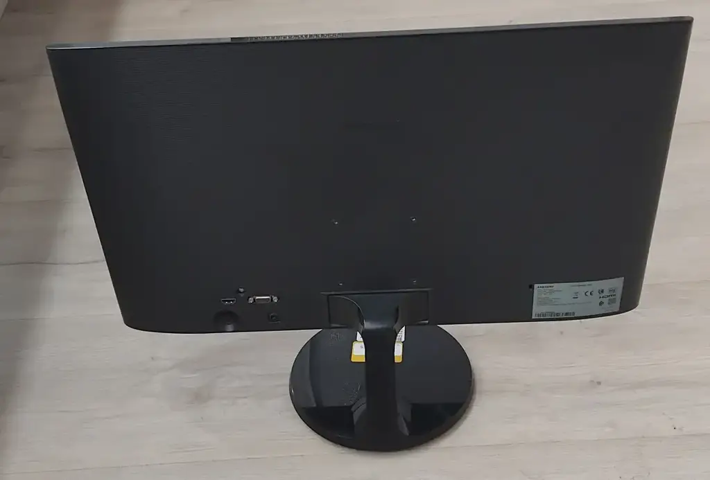 Samsung Computer Monitor S24f350fhu - View 2