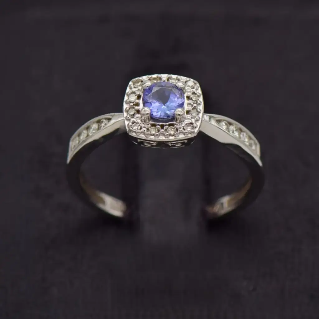 8ct White Gold Dress Ring
