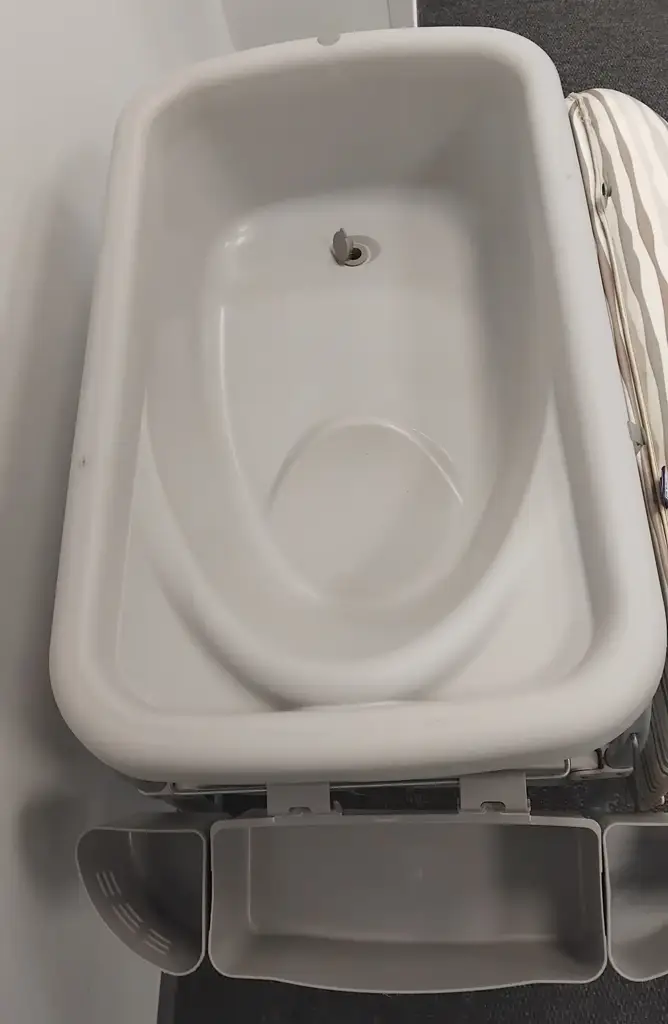 2 In 1 Baby Bathtub With Changing Table - View 2
