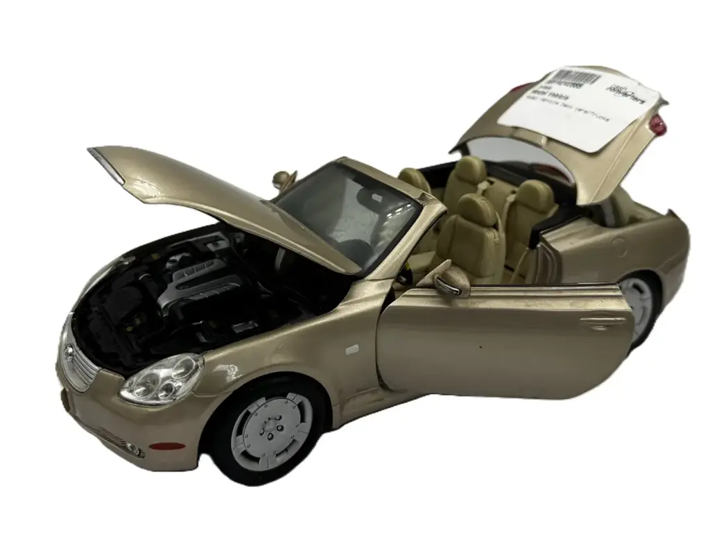 Lexus Sc430 1:18 Diecast Model Car - View 3