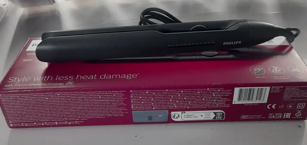 Philips 5000 Series Straightener - View 2