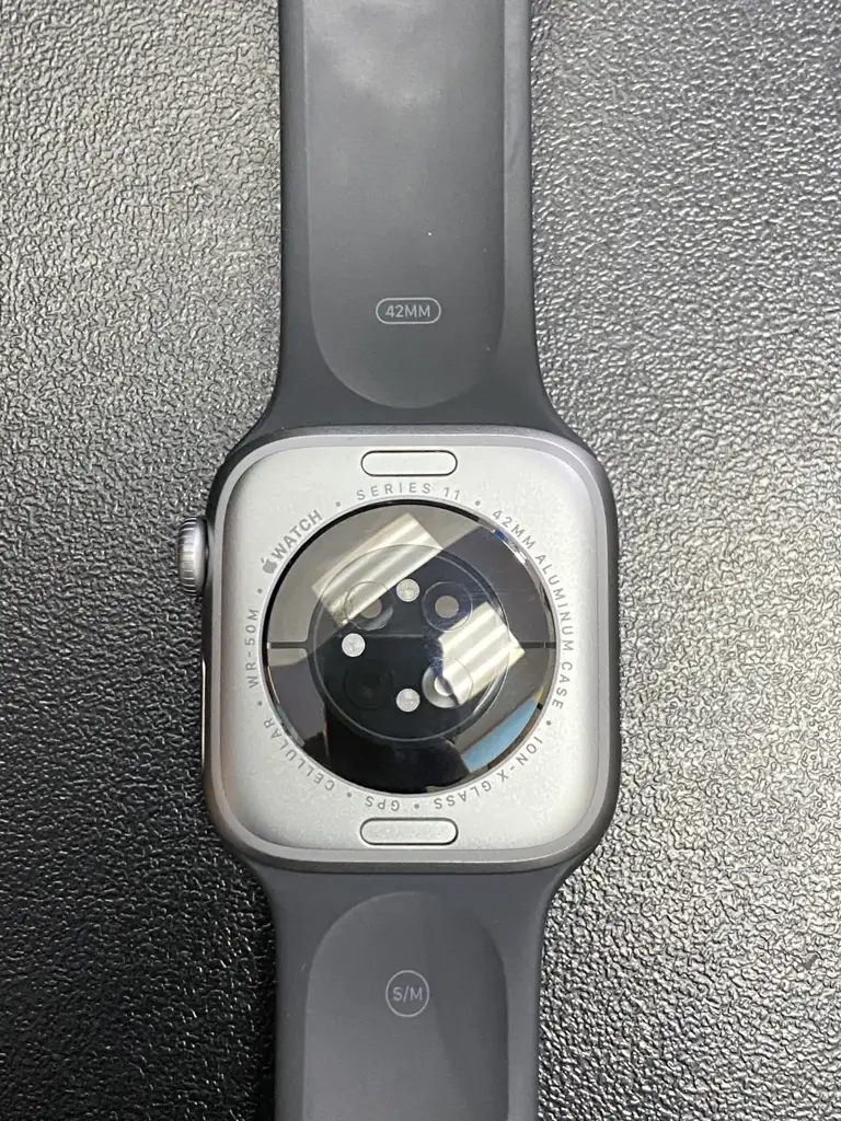 Apple Watch Series 11 - View 3