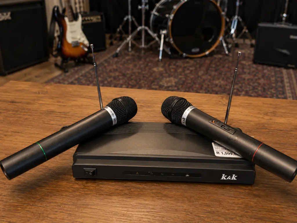 99Dbm Uhf Dual Wireless Microphone System