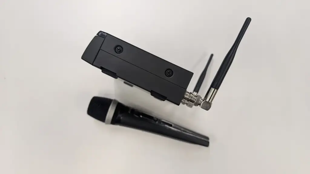 Akg Wms420 Wireless Receiver + Wireless Microphone - View 3
