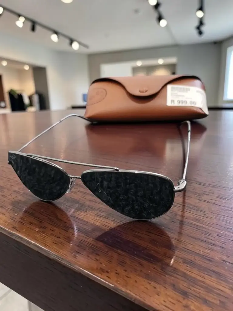 Raybans Rb R01018 Sun Glasses - View 2