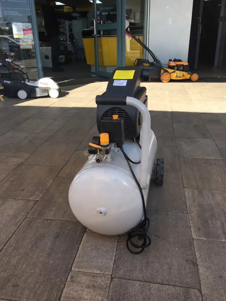 Ryobi Ac-2050 Compressor - View 2