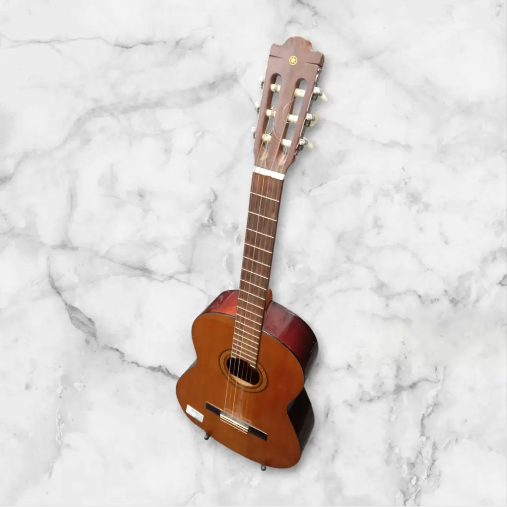 Yamaha G-225 - View 2