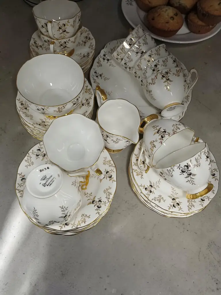 Queen Anne Bone China England 5634 Tea Set