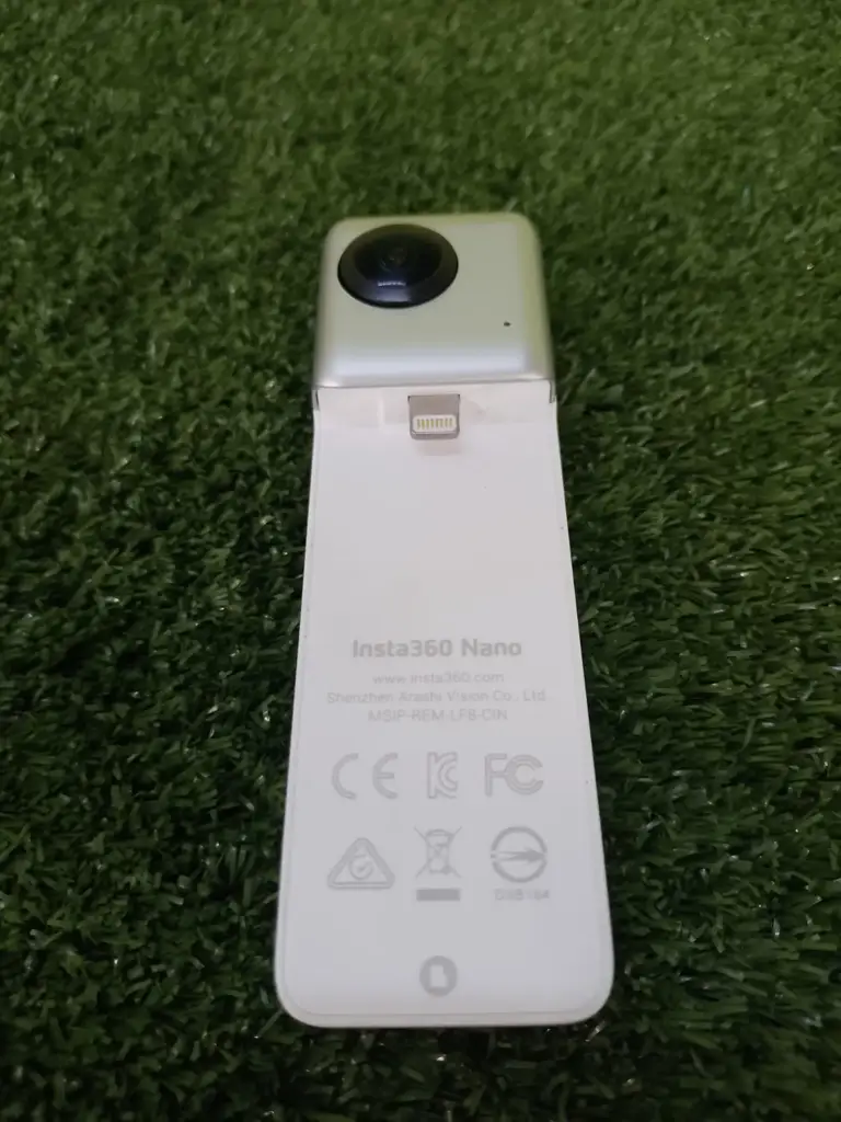 Insta360 Nano Camera - View 3