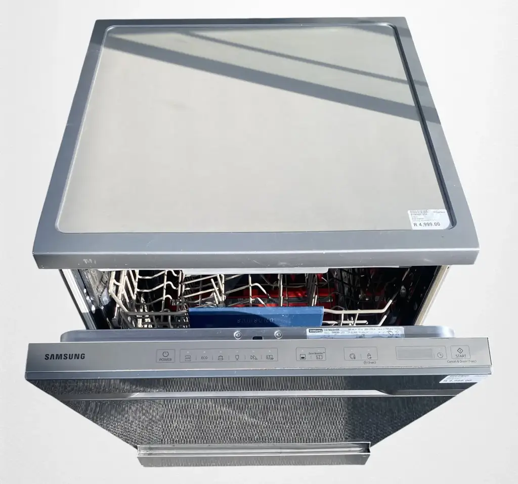 Samsung 14-Place Freestanding Dishwasher. - View 3