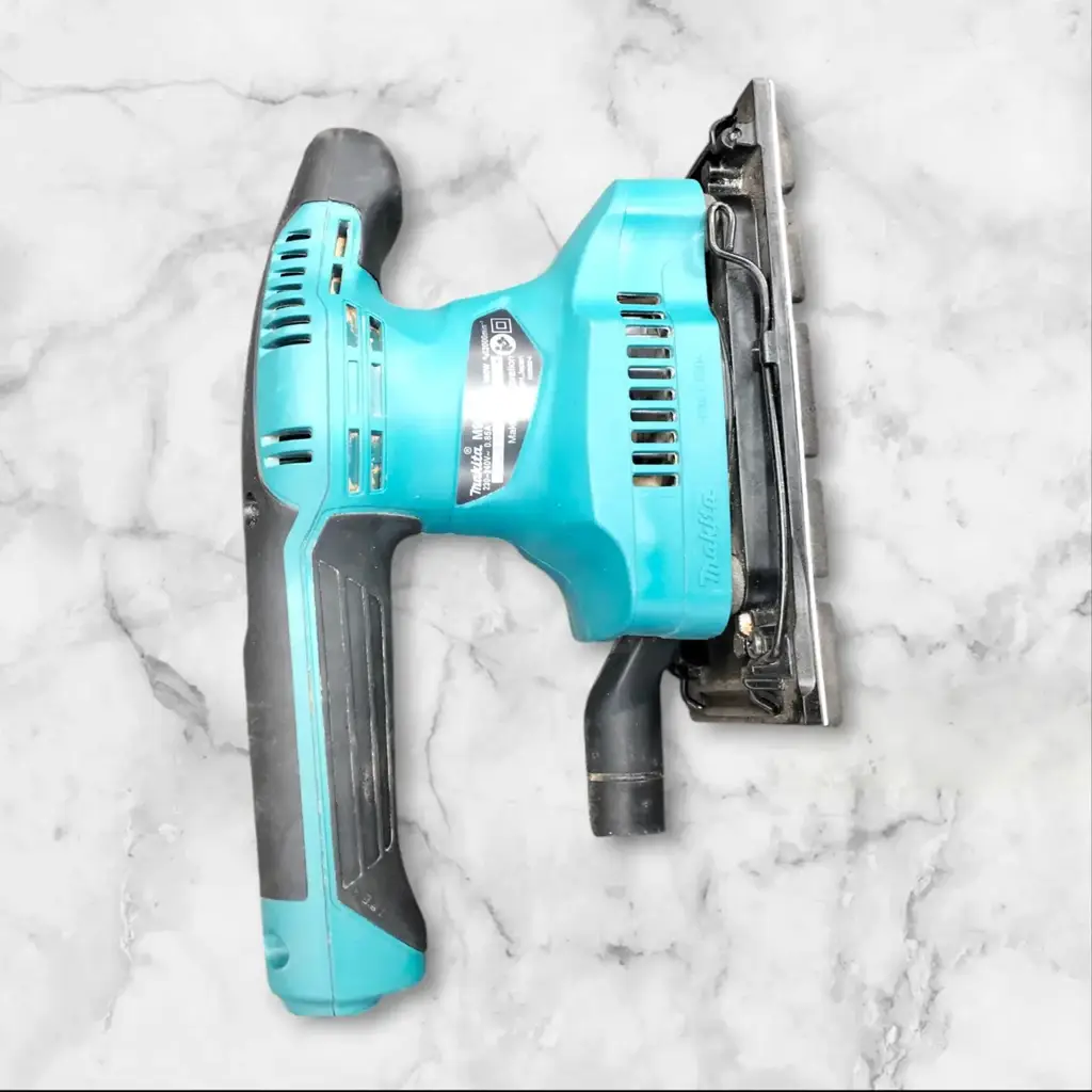 Makita M9203 - View 2