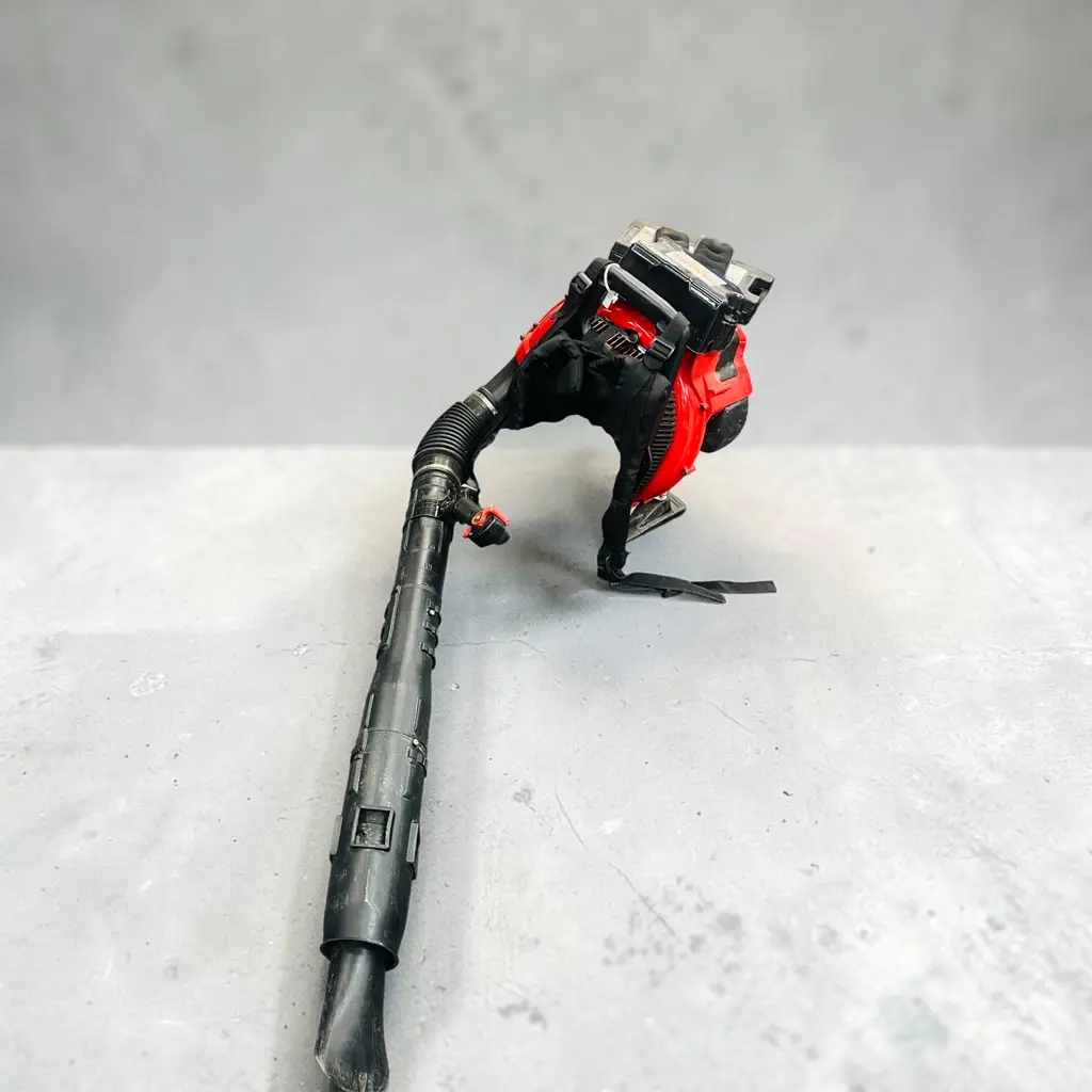 Tanaka Bl9000 Leaf Blower - View 3