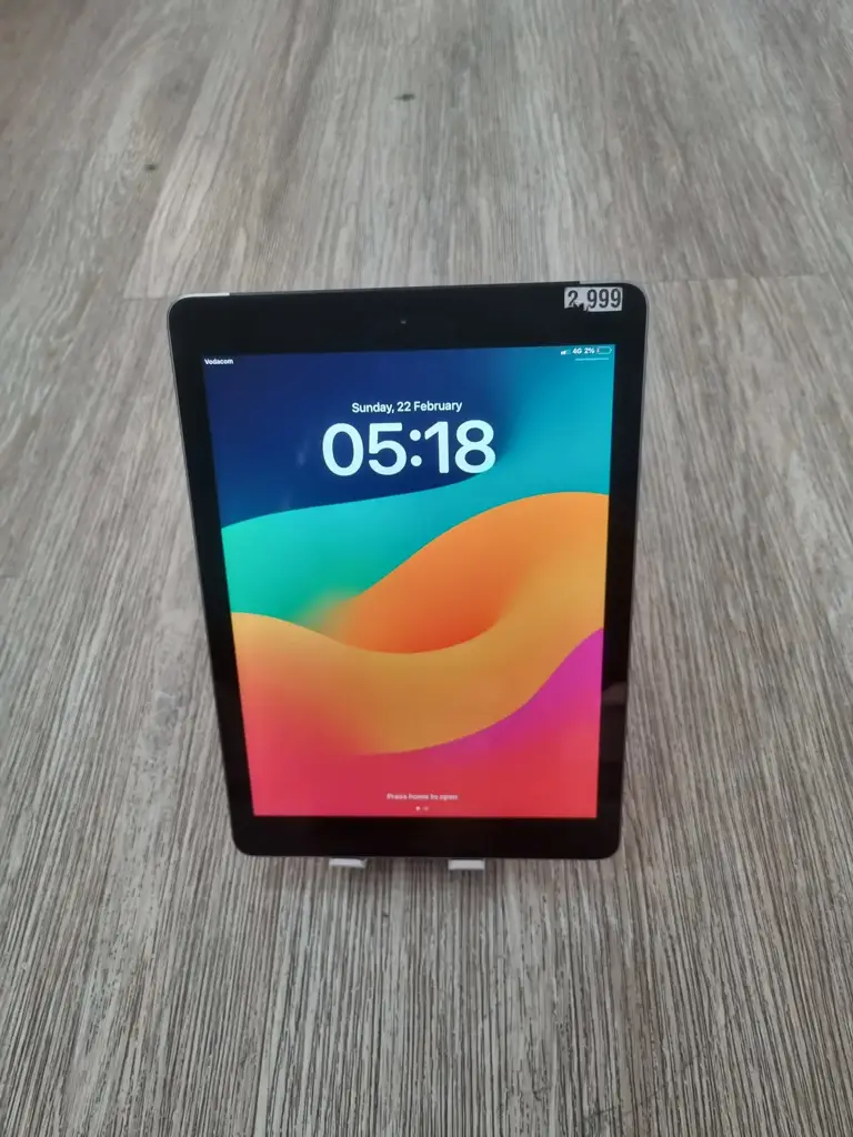 Apple Ipad A1954 6Th Gen Tablet - View 4