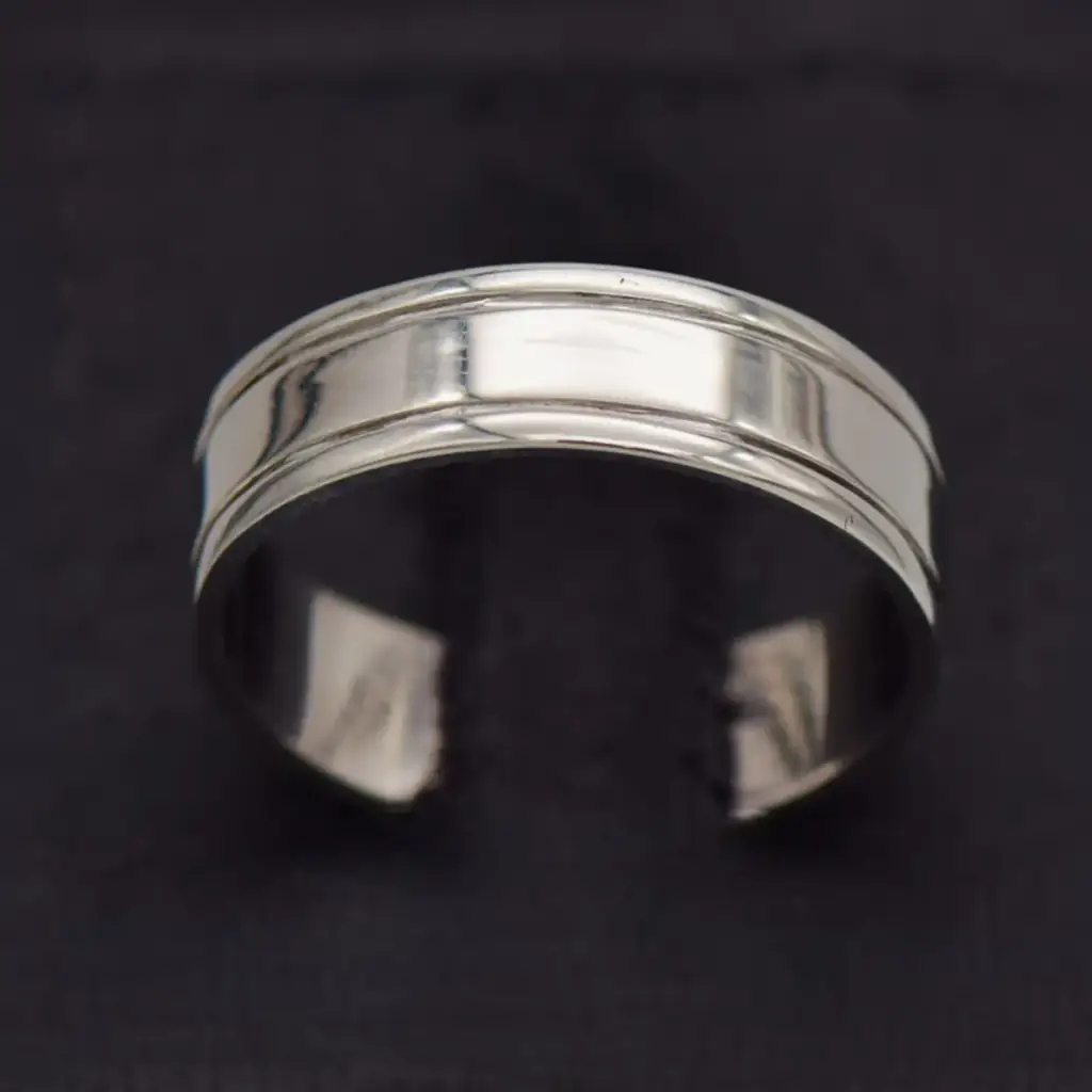 9Ct White Gold Wedding Band Patterned