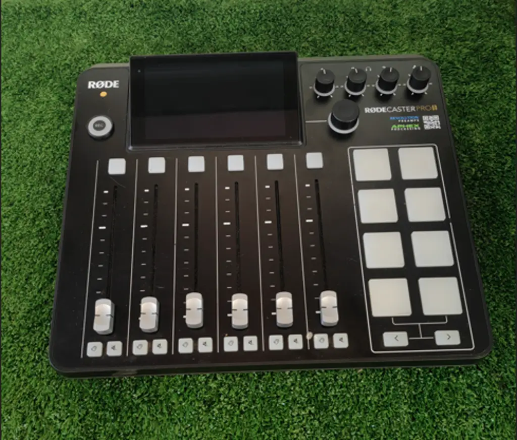 Røde Rodecaster Pro Ii Integrated Audio Production Studio - View 2