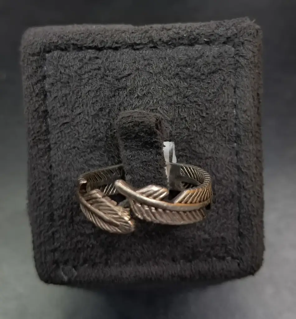 Elegant 925 Sterling Silver Feather Design Ladies Ring