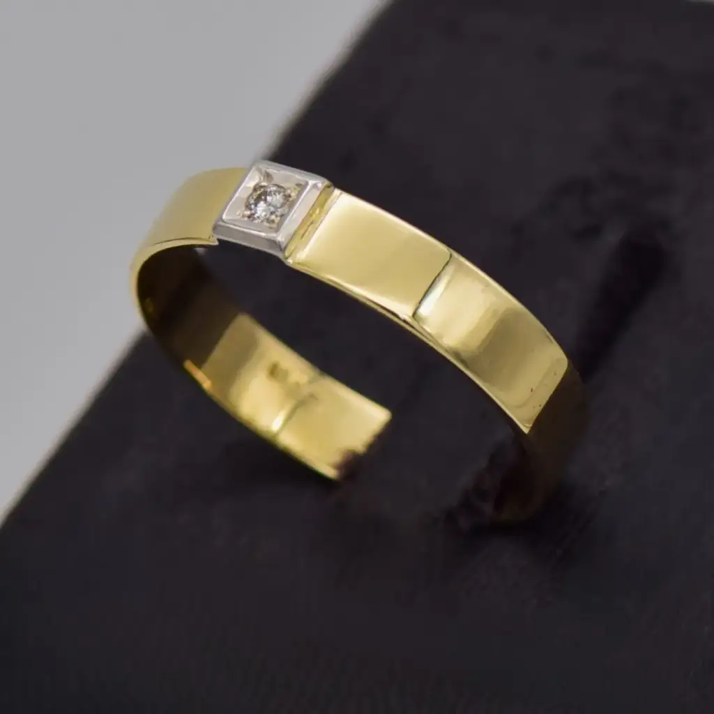 9ct Yellow Gold Engagement Ring - View 3