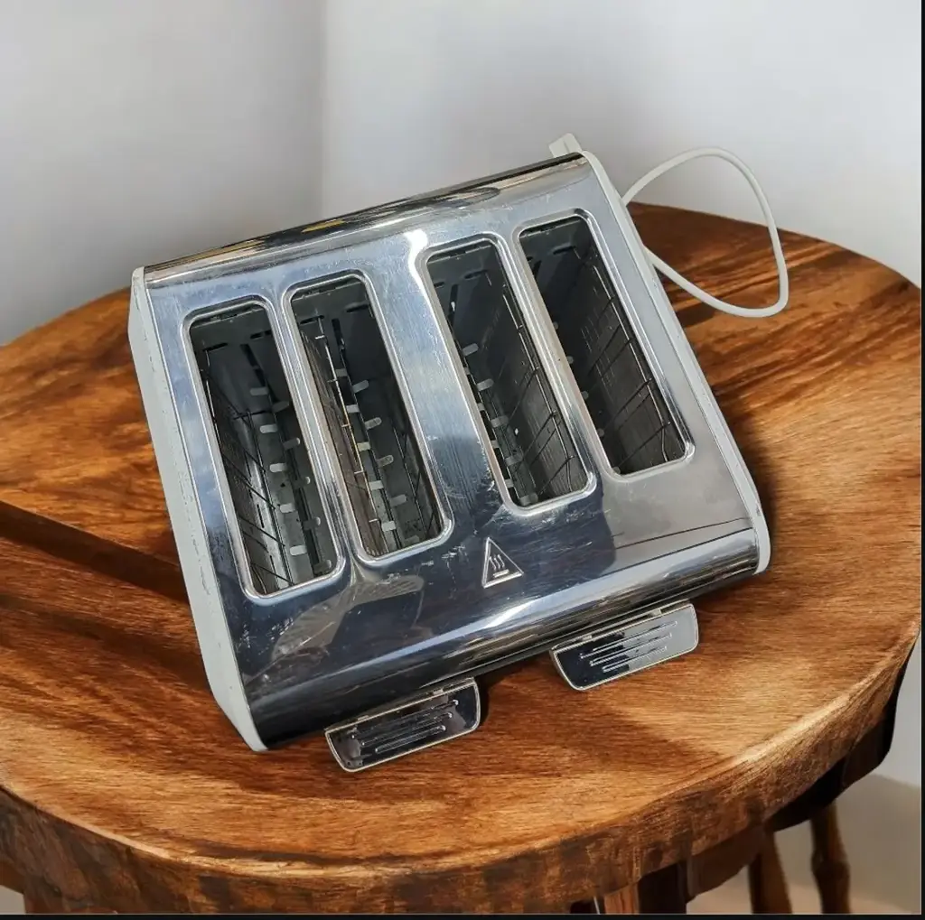 Russell Hobbs 4 Slice Toaster - View 2