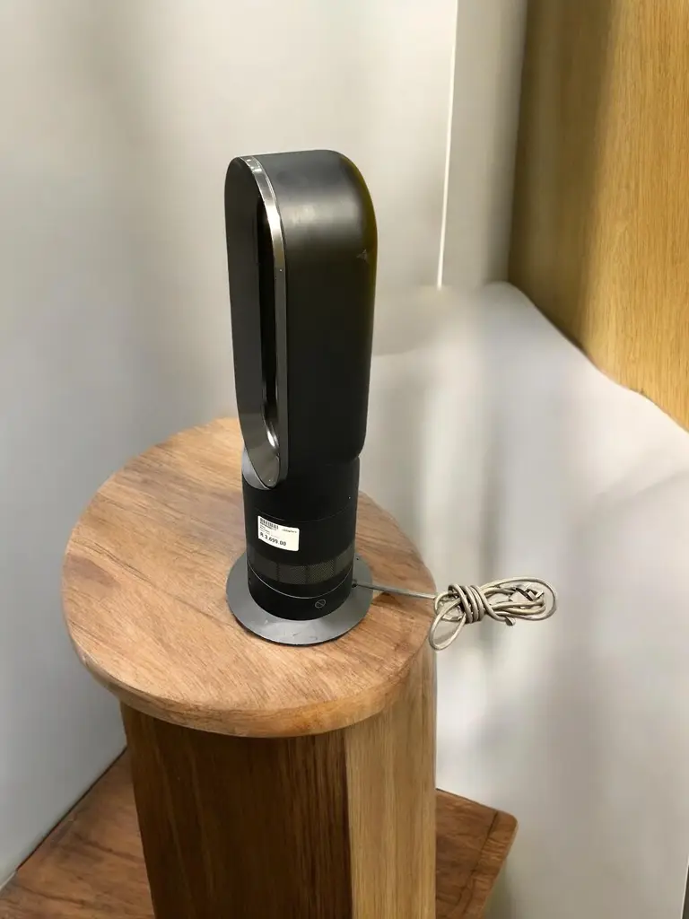 Dyson Hot+Cool™ Am09 Jet Focus Heater And Fan - View 2