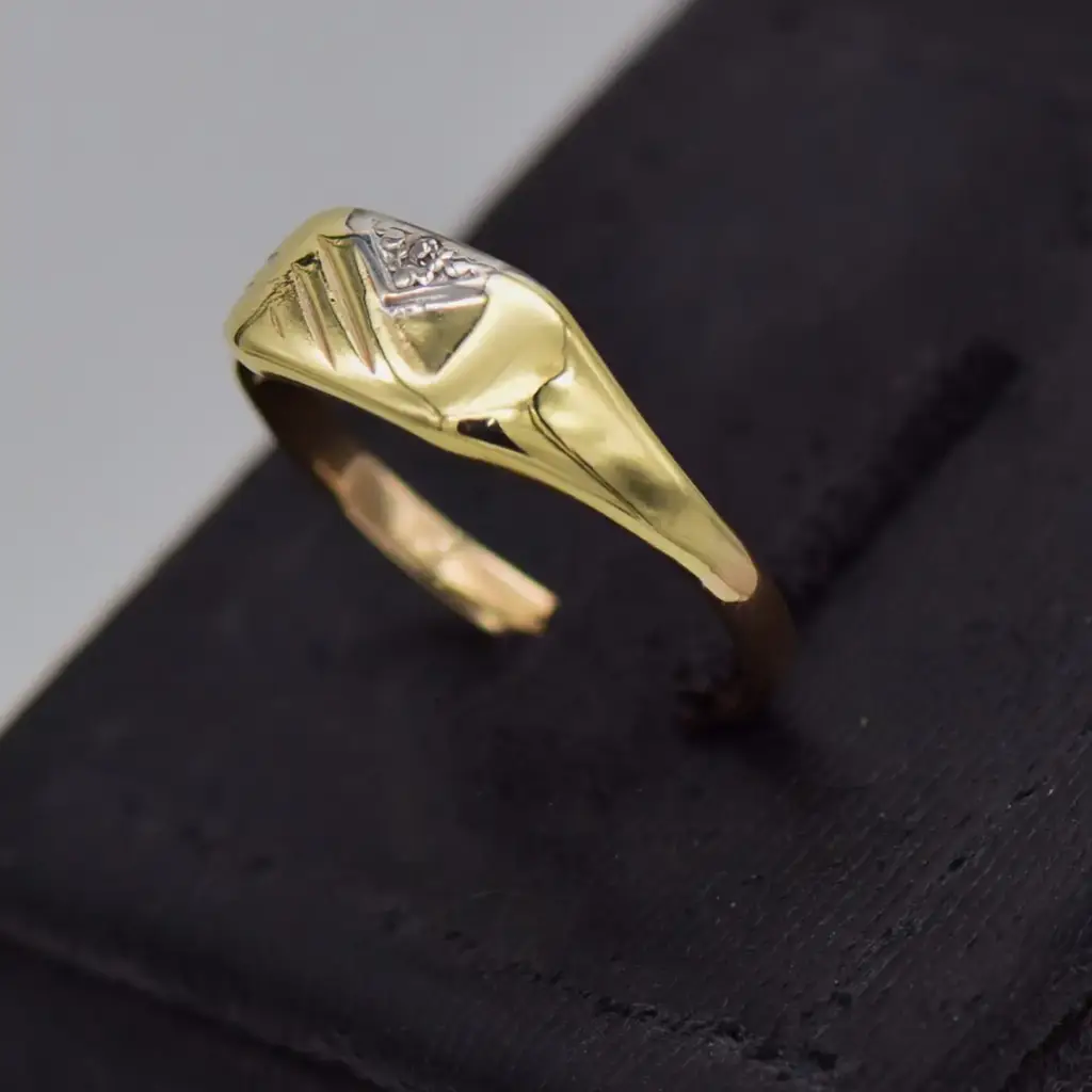 9ct Yellow Gold Men's Ring - View 3
