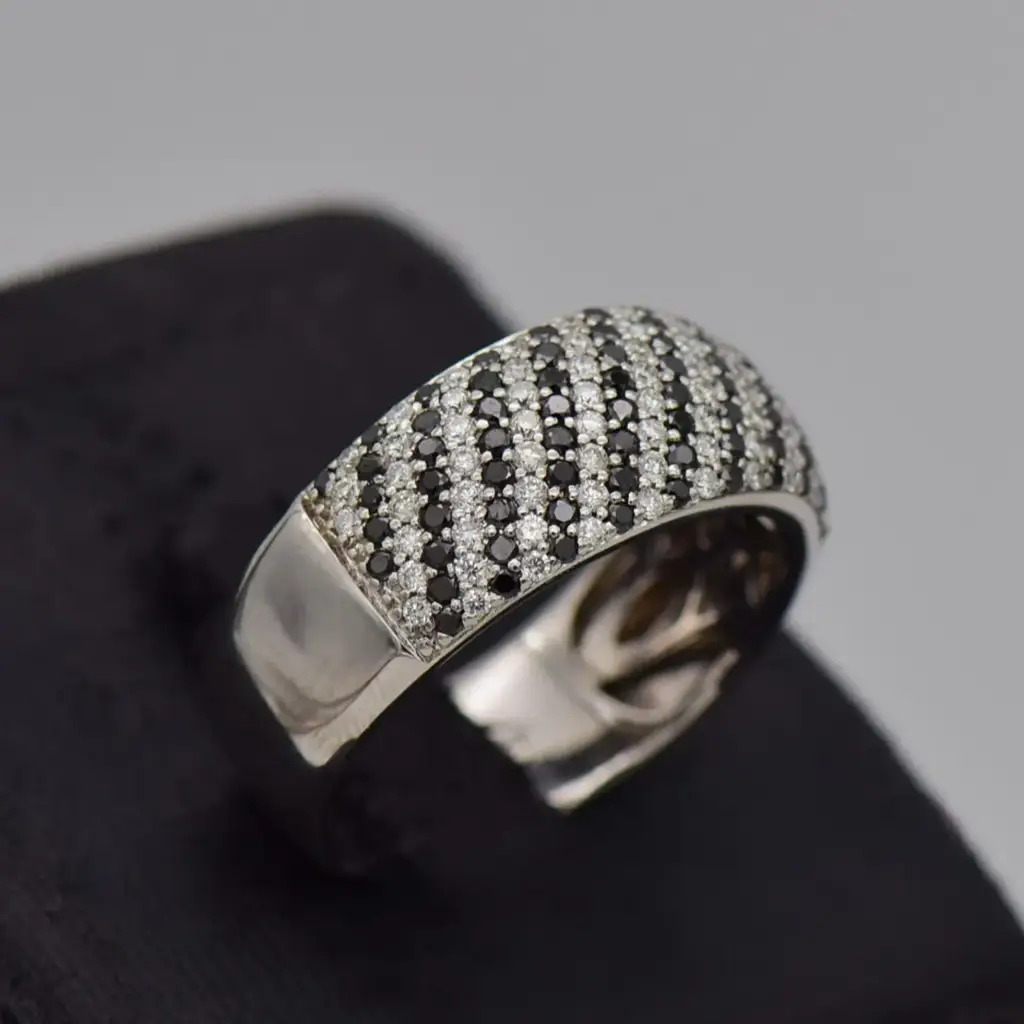18ct White Gold Flash Ring - View 2