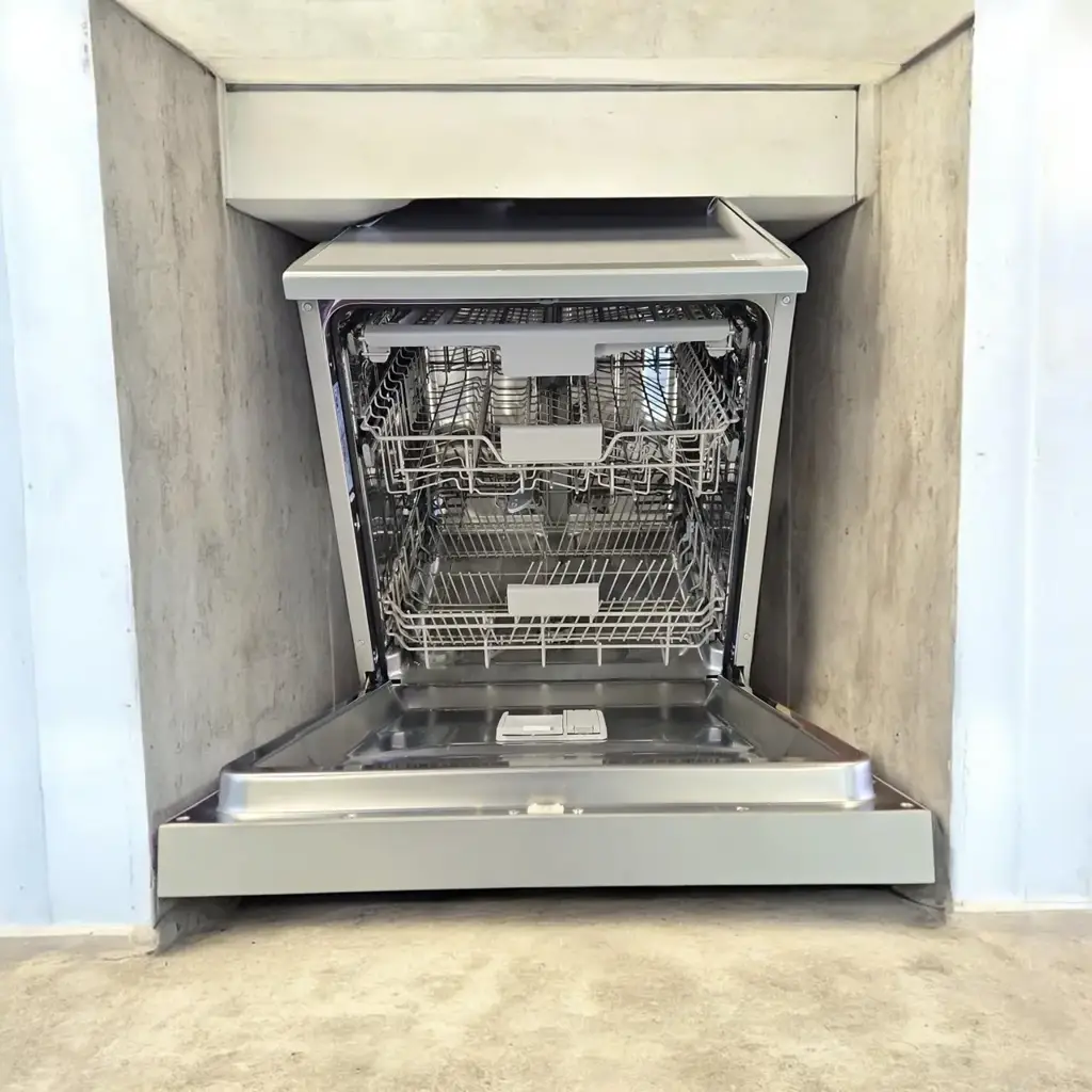 Samsung Dw60m5070fs Dishwasher - View 2
