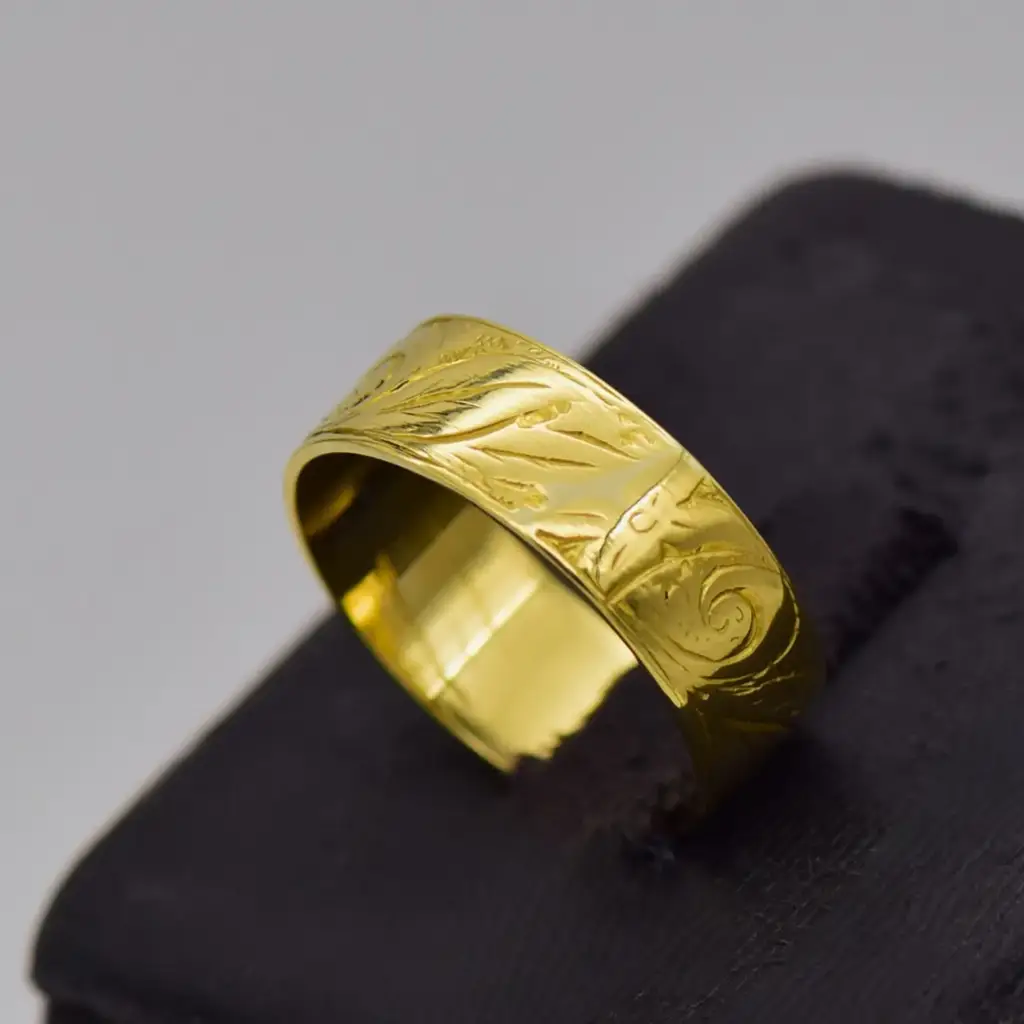 18ct Yellow Gold Wedding Band Patterned - View 3