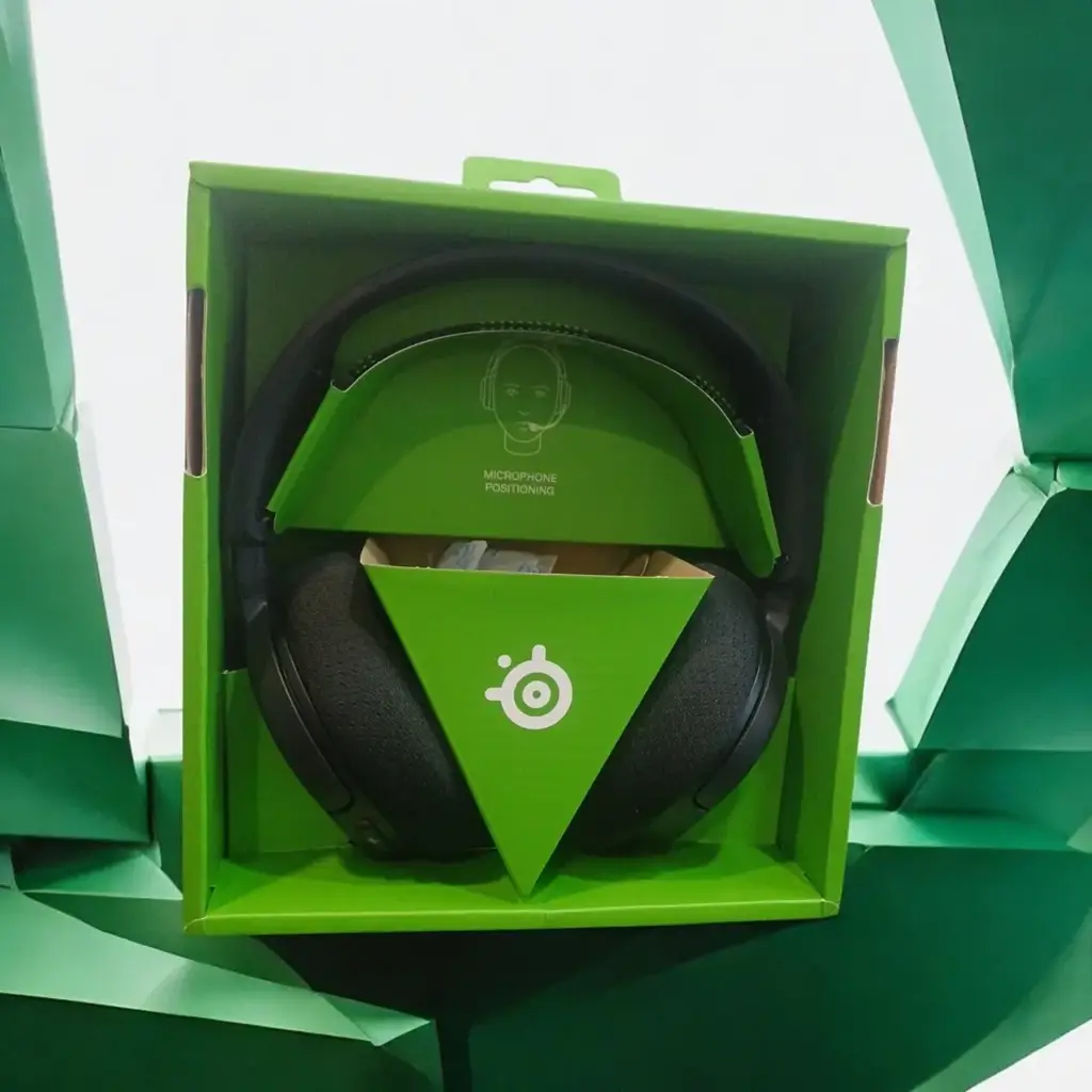 Arctis Nova Headset - View 2