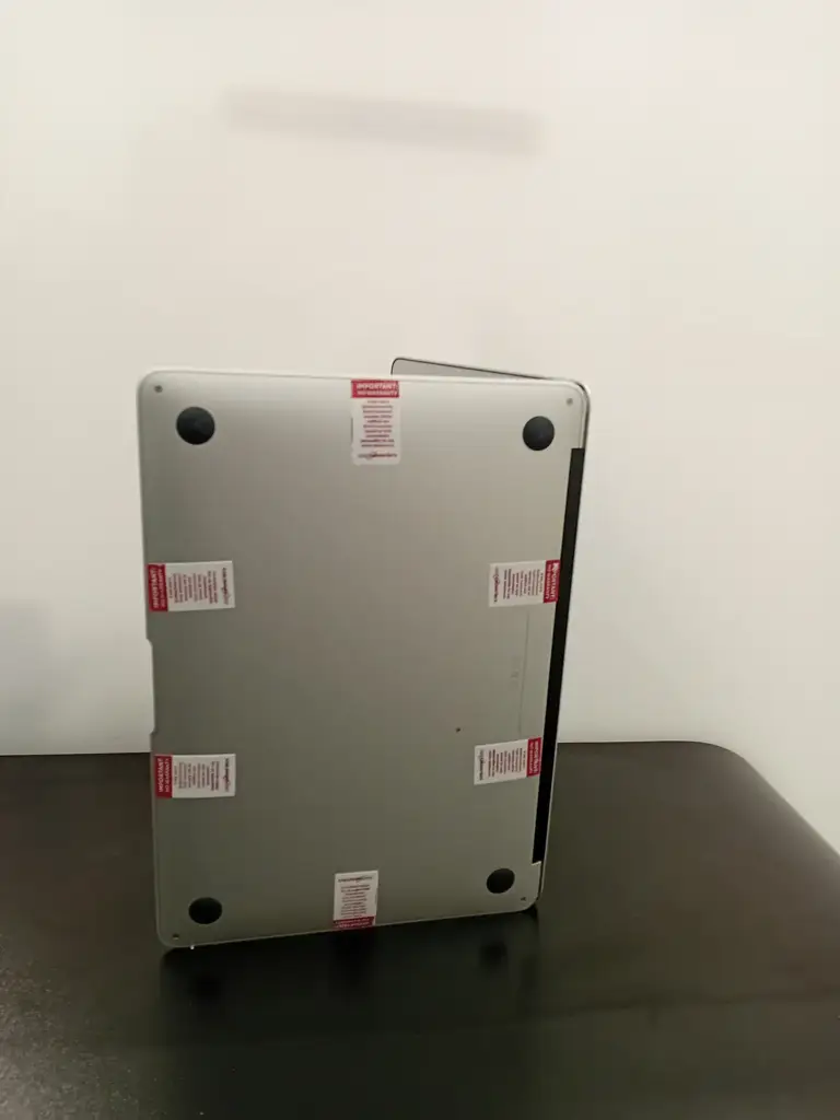 Apple Macbook Air A1466 Laptop - View 3