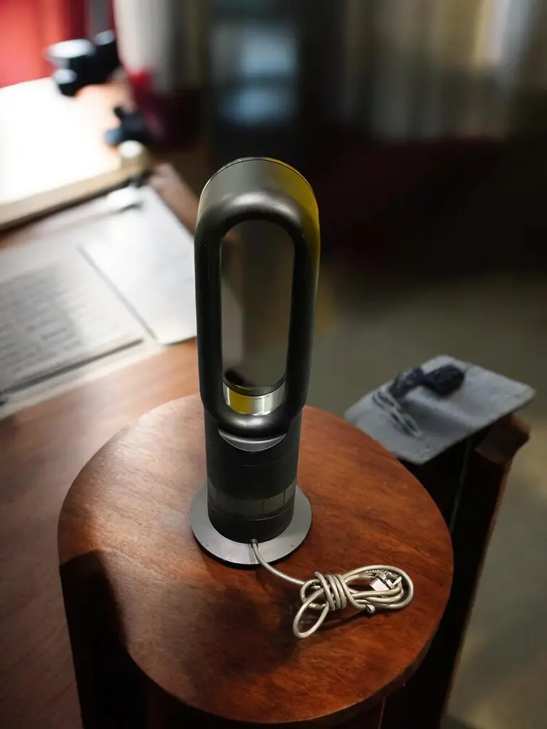 Dyson Hot+Cool™ Am09 Jet Focus Heater And Fan - View 4