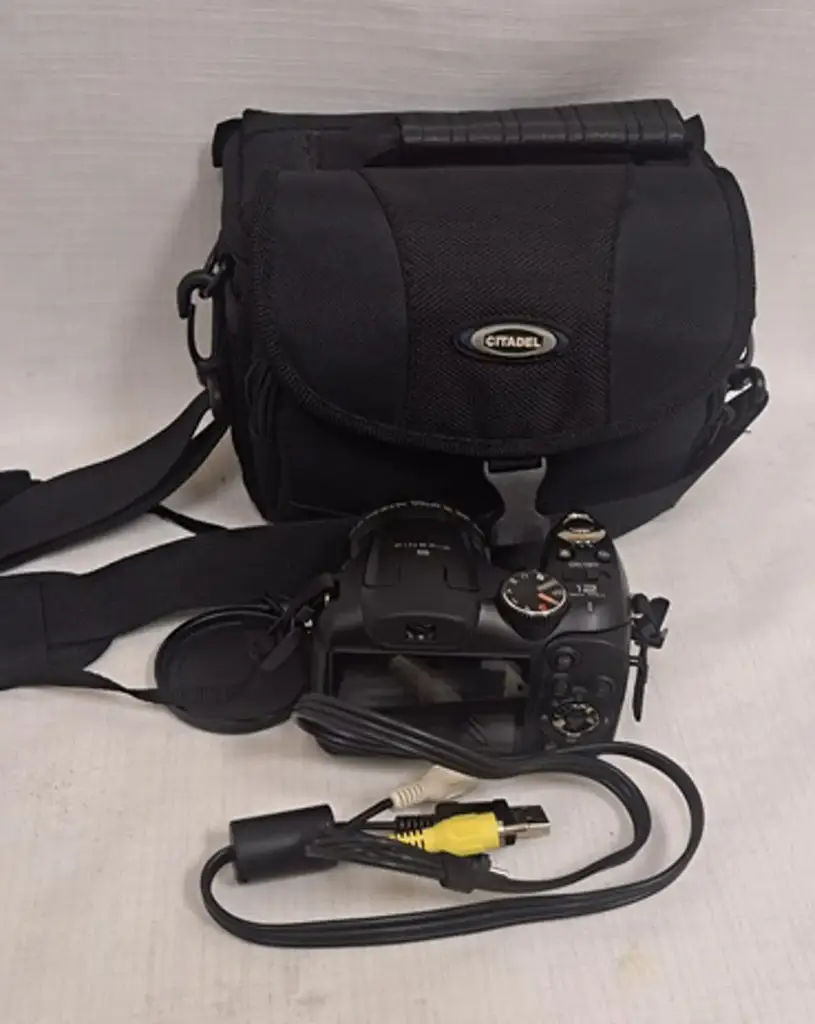 Fujifilm Finepix S1800 Digital Camera - View 2