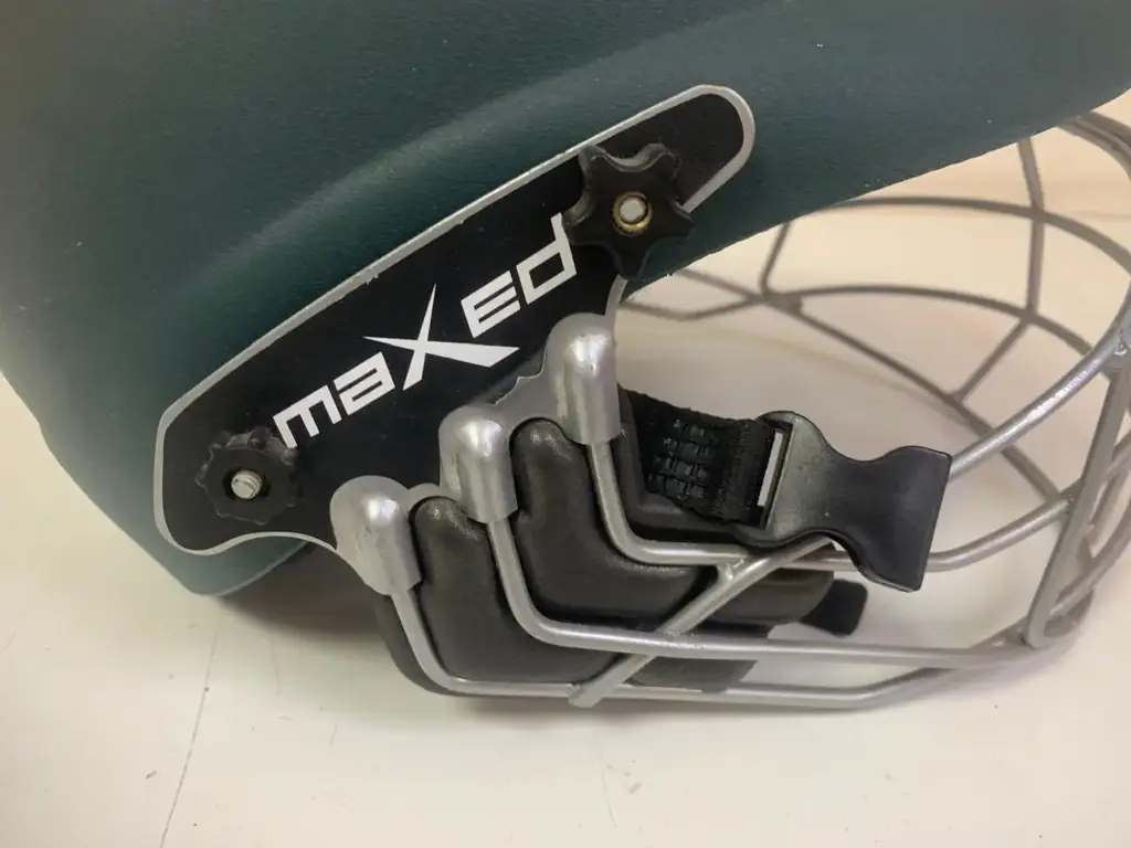Maxed Blazed Size Sl Green Cricket Helmet - View 2