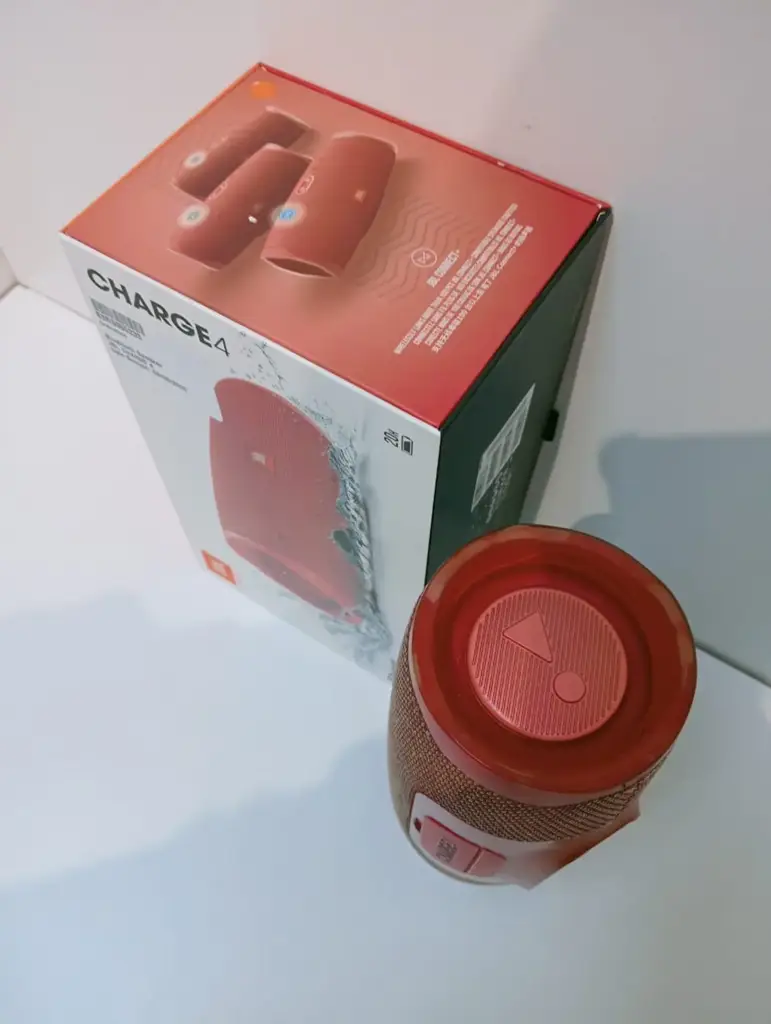 Jbl Charge 4 - Waterproof Portable Bluetooth Speaker - Red - View 3