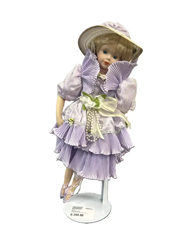 Leonardo Collection – Porcelain Doll