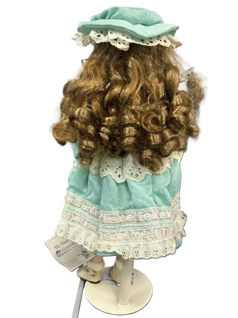 Leonardo Collection – Porcelain Doll - View 2