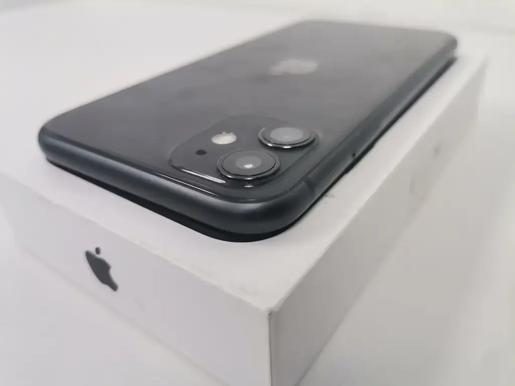 Apple Iphone 11 64Gb (80% Battery Health) - View 4