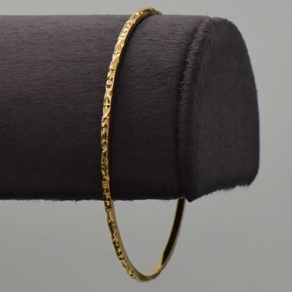 18ct Yellow Gold Bangle Patterned