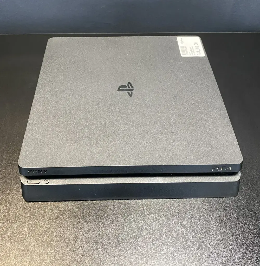 Sony Playstation 4 Slim - View 2