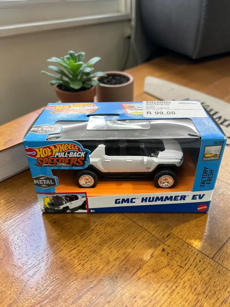 Hot Wheels Pull-Back Speeders Toy Cars In 1:43 Scale