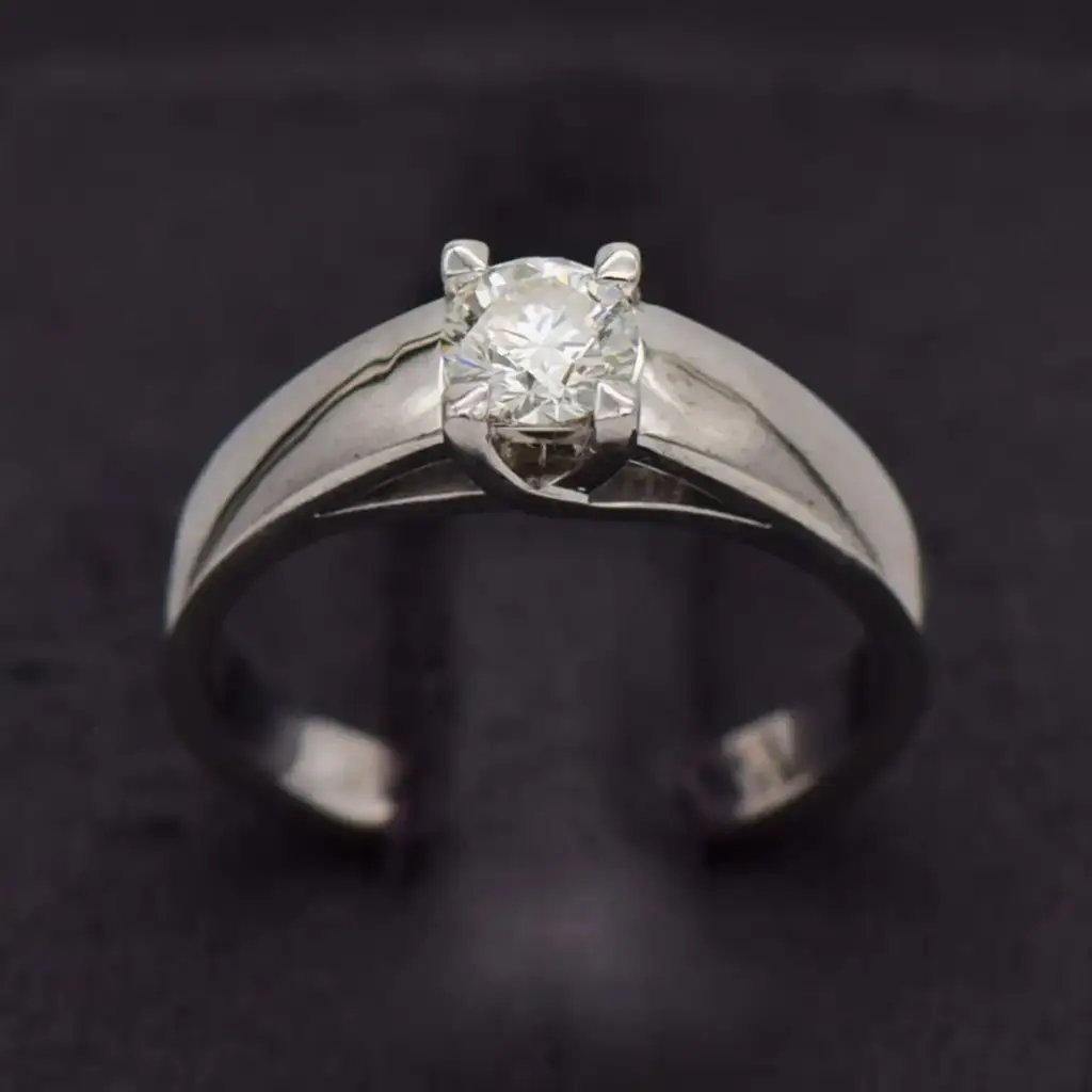 18ct White Gold Solitaire Ring