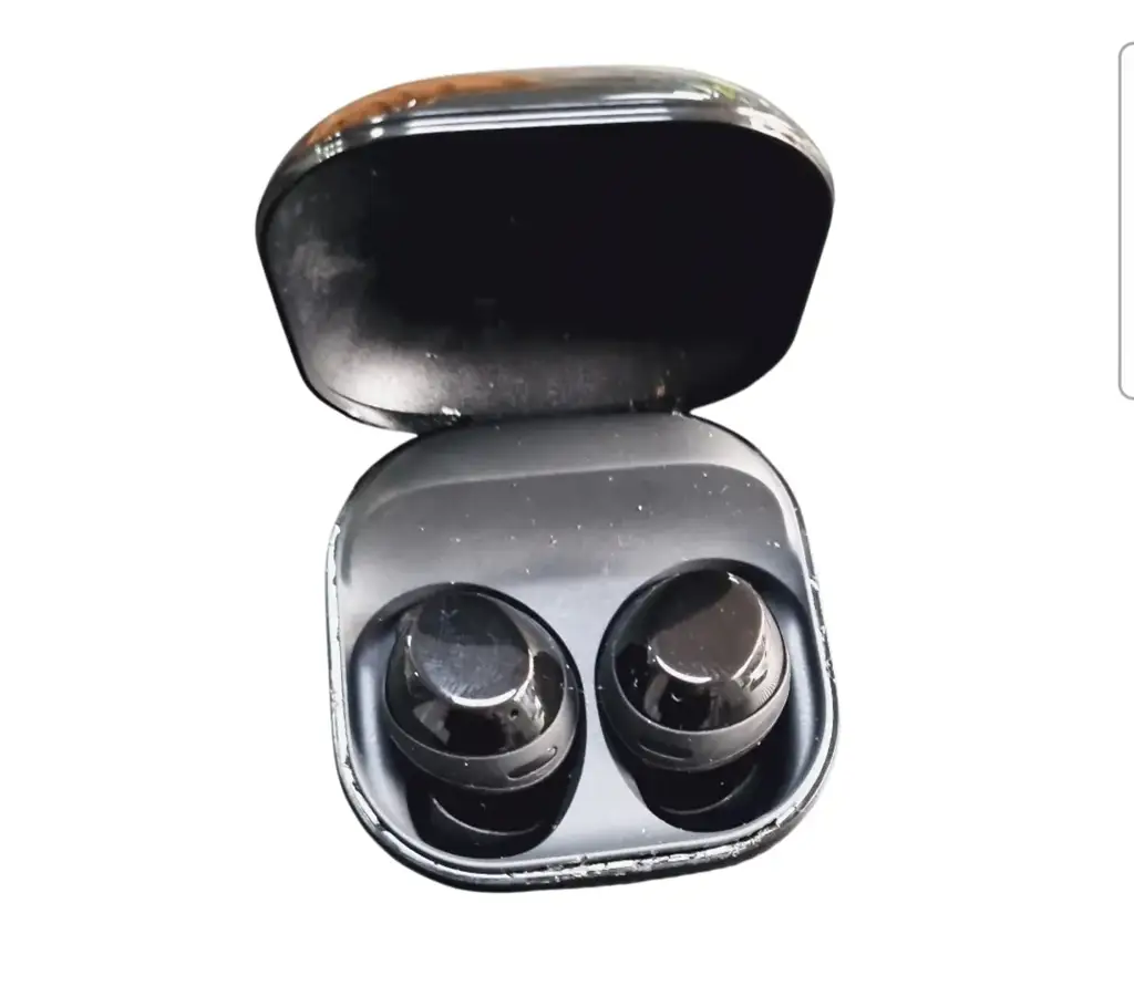 Samsung R410 Earbuds - View 3