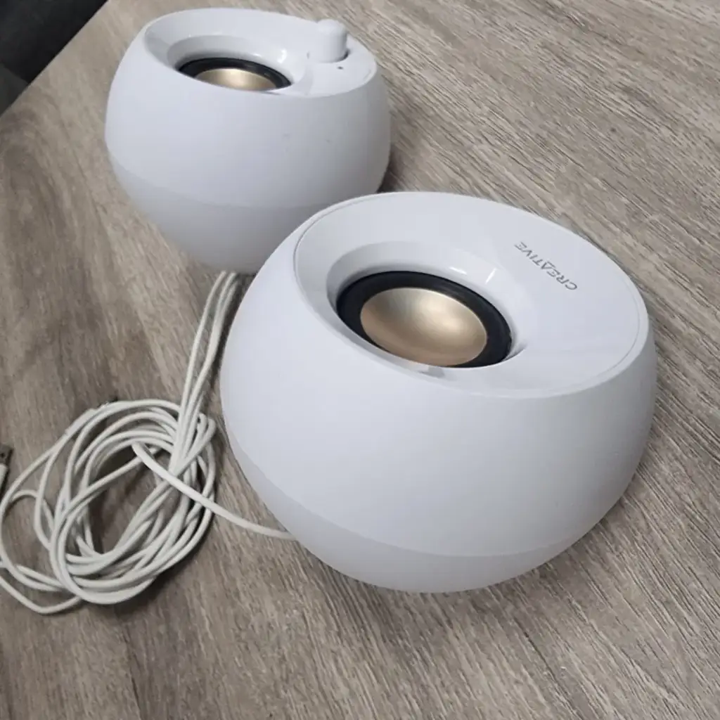 Creative Pebble 2.0 Usb Desktop Speaker System In White - View 2