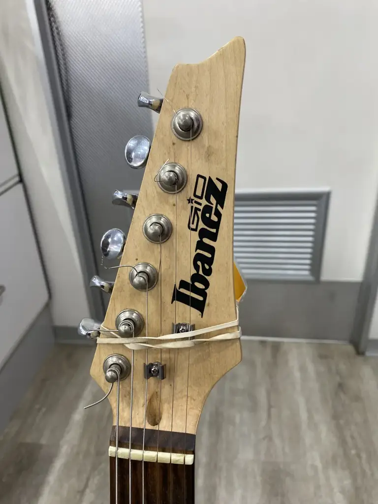 Ibanez Gio N427 Electric Guitar. - View 3