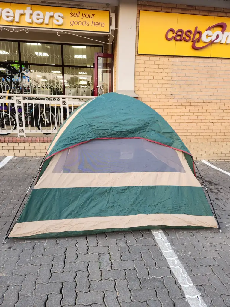 Camp Master Wedge Dome 2 - View 2